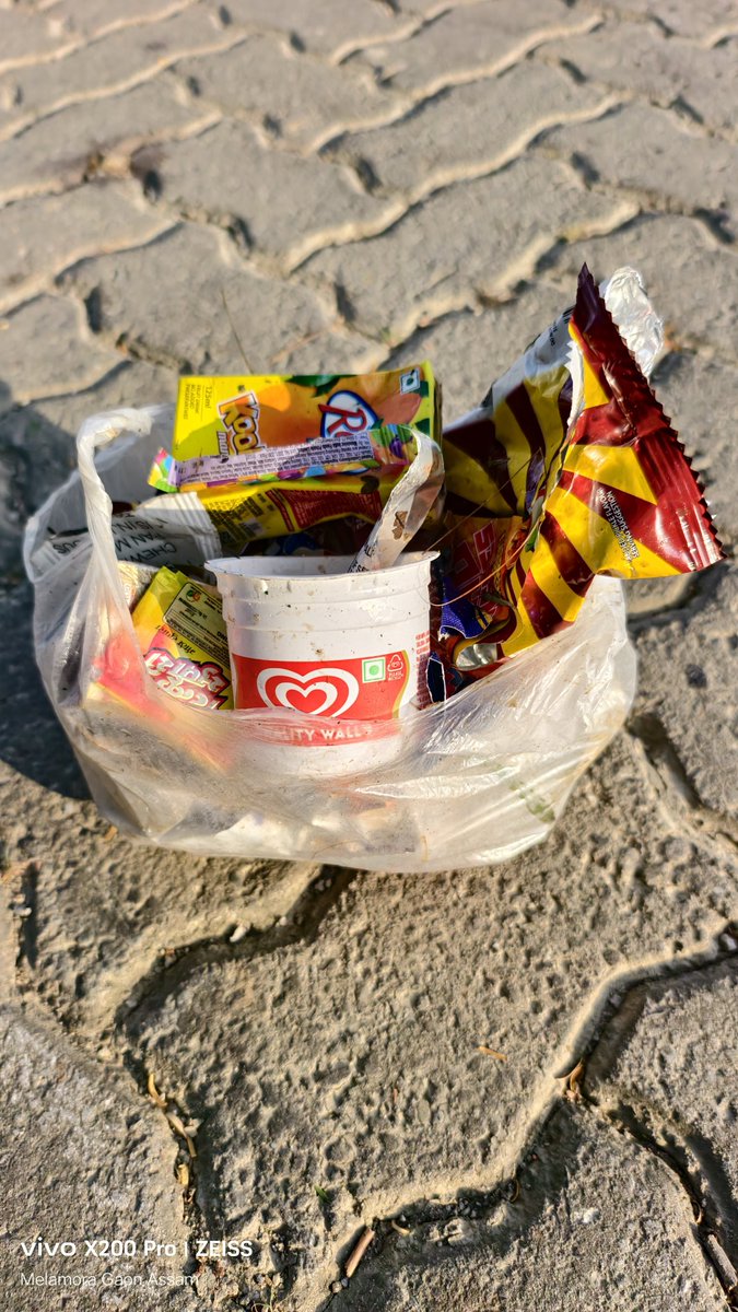 bitupon88900972's tweet photo. Good Morning 
#destinationkhumtai #cleankhumtai #cleanmelamora #SwachhaaHiSeva #plogging #avoidplastic #SwachhBharat @Mrinal_MLA @himantabiswa @CMOfficeAssam @narendramodi @PMOIndia @NANDANPRATIM @Pijush_hazarika @PmargheritaBJP @KamakhyaTasa @manabdeka @borgohainSBG https://t.co/Pi0wLymple
