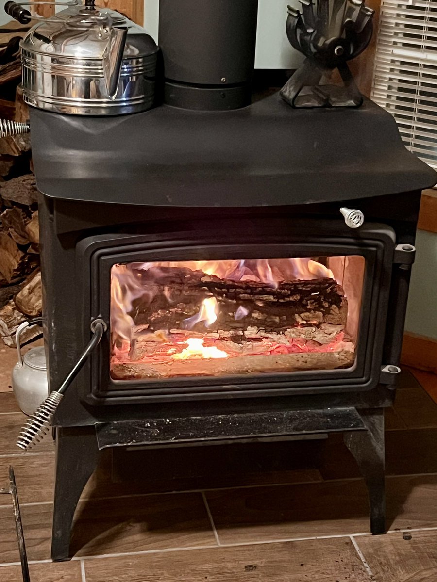 JasonYasonPBPN's tweet photo. First fire of the season 🔥🔥#ItsGettingCold https://t.co/auLFjuUxLM