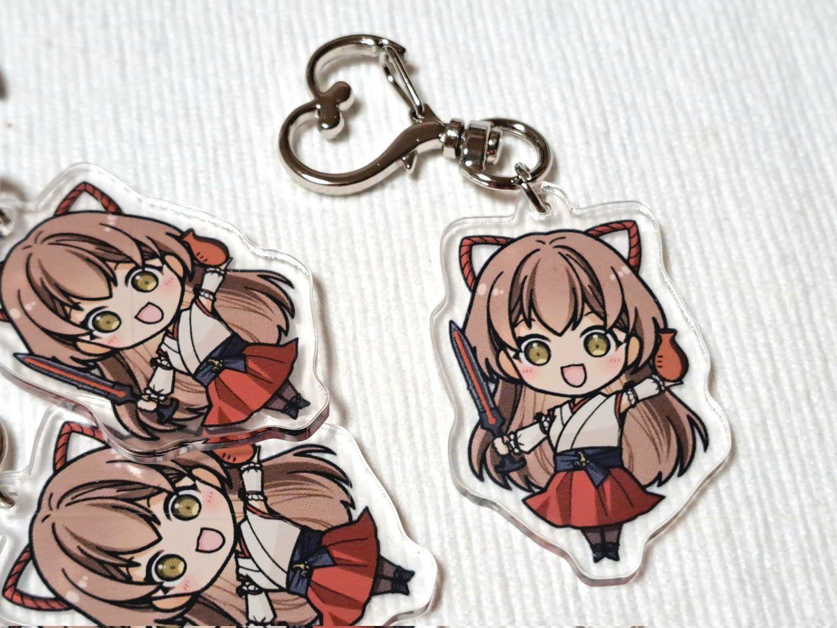 「と思ったらアクキー届いた 制作予定のアレコレ完成目処立ったら台紙作ろかな?」|ささつゆ🦊5/5【COMITIA144】H28b📚5/6【A40】参加のイラスト