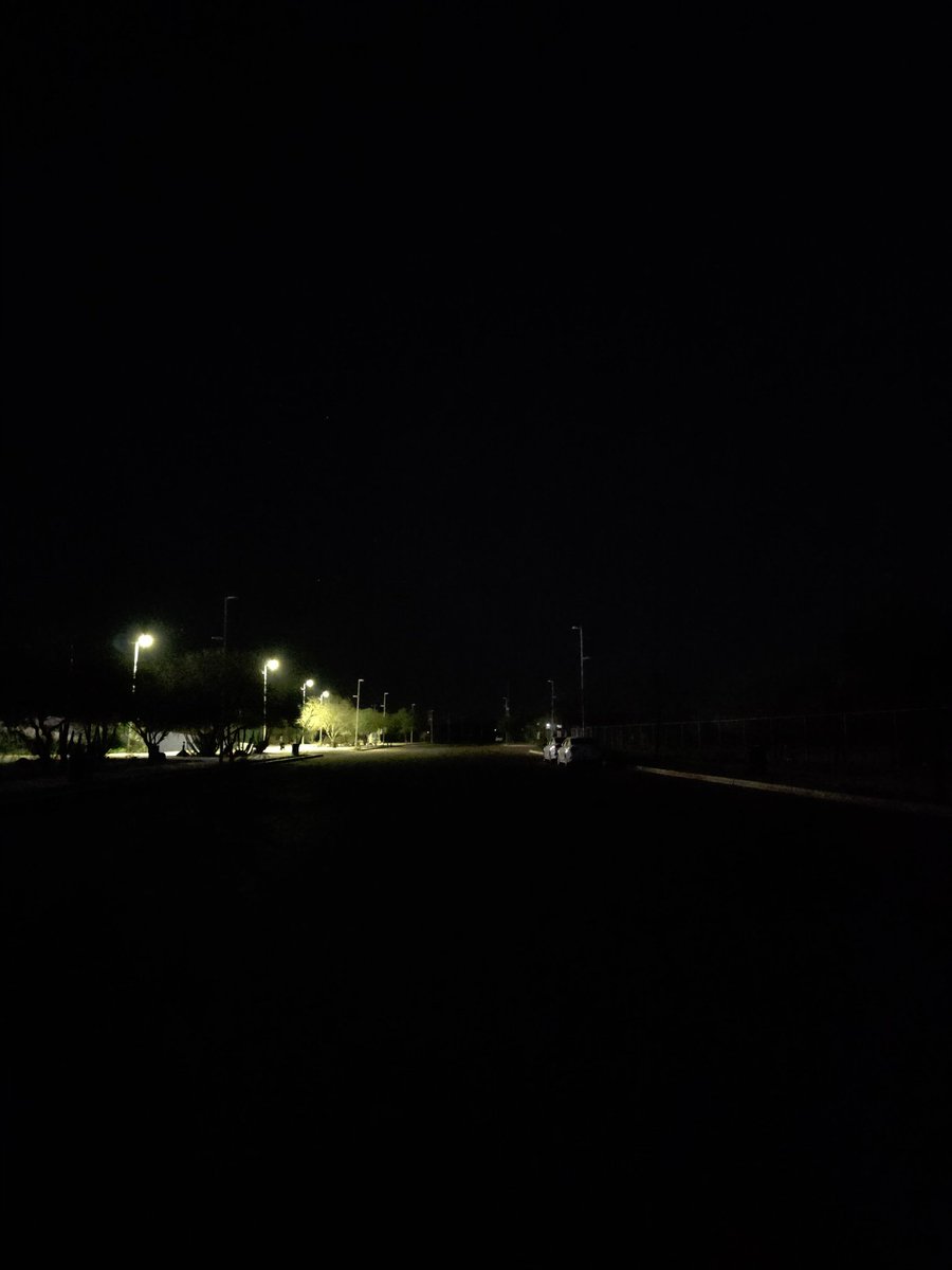 gonpre's tweet photo. @tonoastiazaran @HermosilloGob así se ve la calle Hector Espino en el estadio en estos momentos, esta muy oscuro para caminar o correr... https://t.co/RbQltc8G97