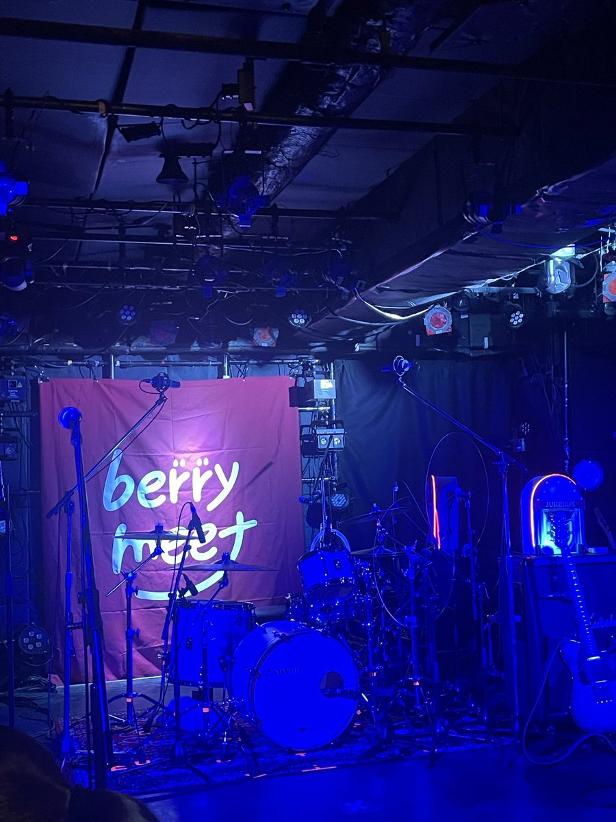 brm__miya's tweet photo. いろんな思い出が蘇ってくるライブハウスMilky Way。
そこでベリミのワンマンが観れた自分を誇りに思います！！
ずっと応援してきて良かったなぁ
#白昼夢ツアー https://t.co/jPntMMlG07