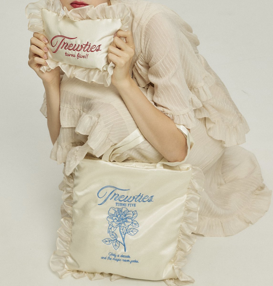 ノベルティ】本日11:00開始 🍰🍨💌🍓🫐💎🛋️🪼 #TNEWTIES #トゥエンテ