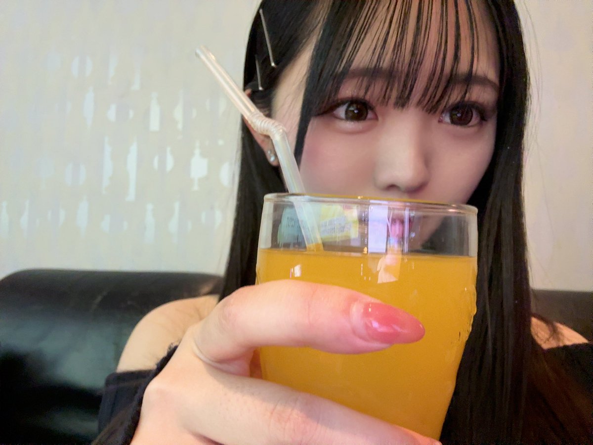Fuyu01_22's tweet photo. 頑張ってるご褒美で友達とカラオケ行ってお酒飲んで、香水も買っちゃった💦 https://t.co/saVkTXumcw