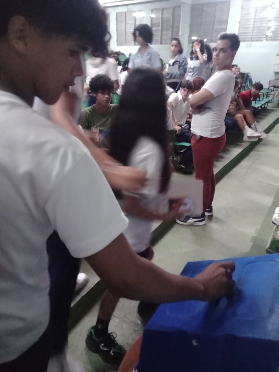 💙🇨🇺Nuestros muchachos ejercieron su derecho al voto en el Consejo Provincial de la FEEM en Villa Clara , eligiendo a nuevos miembros al Secretariado de la #FEEMvillaclareña . 
   #SiempreJoven #UJCdeCuba