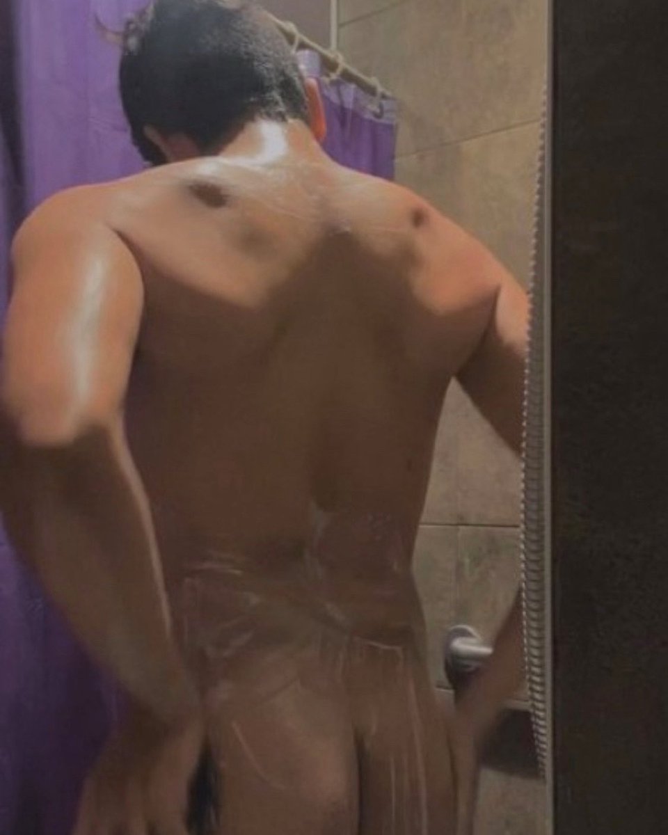 CYB3RB0YFRIEND's tweet photo. join your gym bro in the shower https://t.co/ccc8OU9Ju0