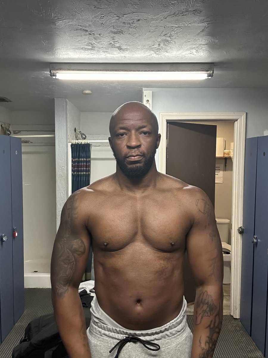 I came far as fuck with my gym progress… I ain’t posting for vanity purposes but if u know how I looked before then u know how far I came….. and now we keep going