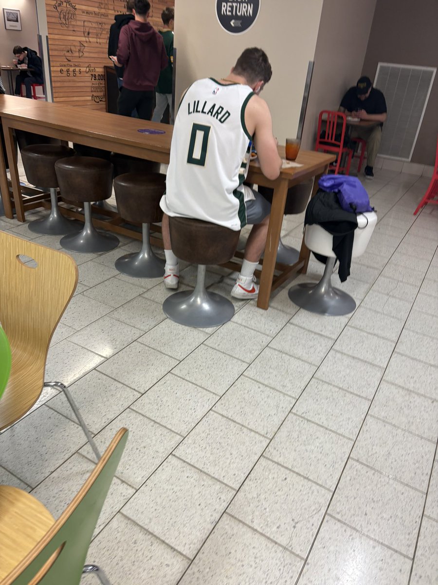 GregGobblestone's tweet image. Just saw Damian Lillard put down 8 brats at the dining hall. He’s hungry for a comeback #beastmode