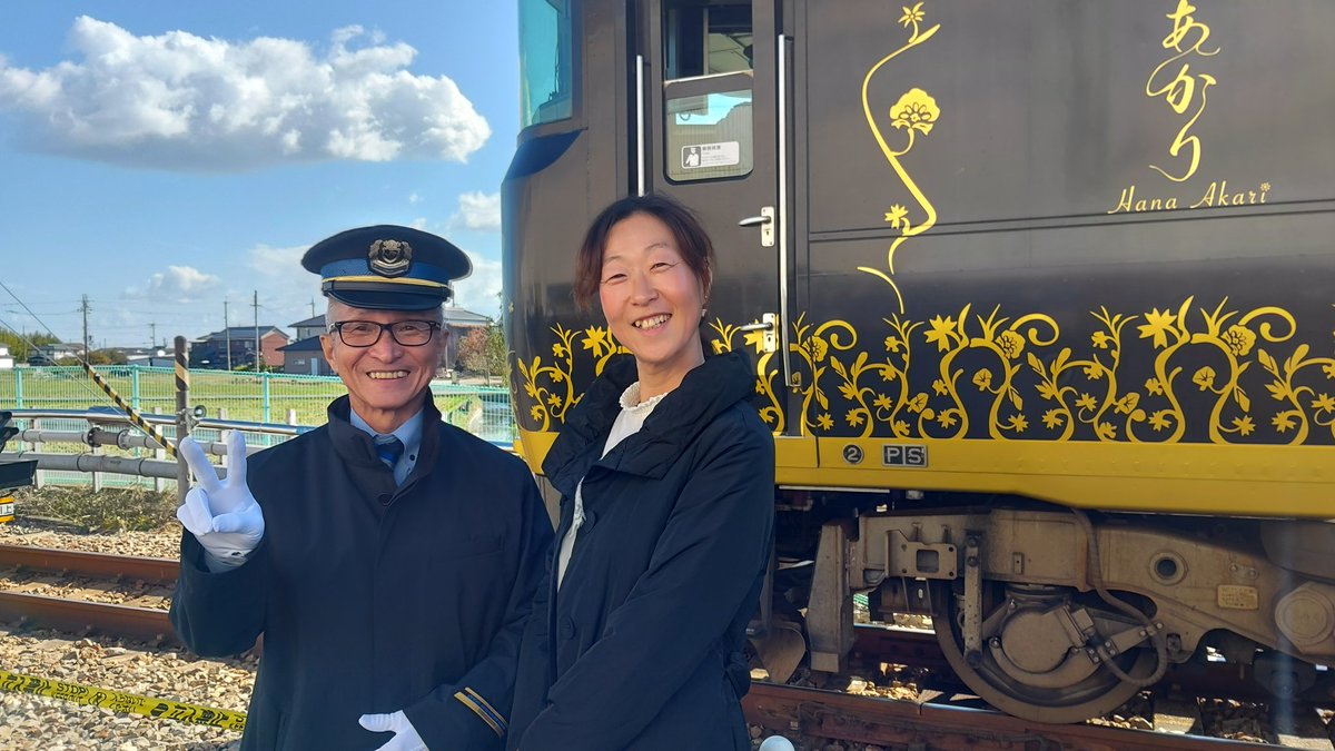 minedemine's tweet photo. 鉄道専用SNS #Railil(レイリル)の企画「Railil座談会 in はなあかり」の様子が掲載されました😊#観光列車 #はなあかり の車内で行われた座談会✨みんなもぜひ乗ってみてね😊私も引きと手元、少しだけ写っています😊Raililやってる人は11/6更新のコラム読んでみてね❤️村上悠太さんの記事です😊
この日は網干総合車両所のふれあいフェア2025が開催されていて、会場までのはなあかりツアーがありレジェンドの長尾車掌もいらっしゃいました😊
私は7/12、13と大阪〜敦賀まで鉄友さんとはなあかりに乗りました🌹その時のこと書けてなくてずっと後からでも投稿しようと思ってるんやけど😂5/31にやくもで新見へ行ったことも💦そのうち書きます😂
観光列車の中で観光列車を語り合う!
「Railil座談会in『はなあかり』」レポート
https://t.co/tud3BQb9z2…