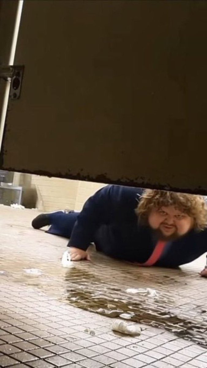 DeedMagic's tweet image. Me at @Walmart looking under the isles for stashed @PokemonTCG cards.