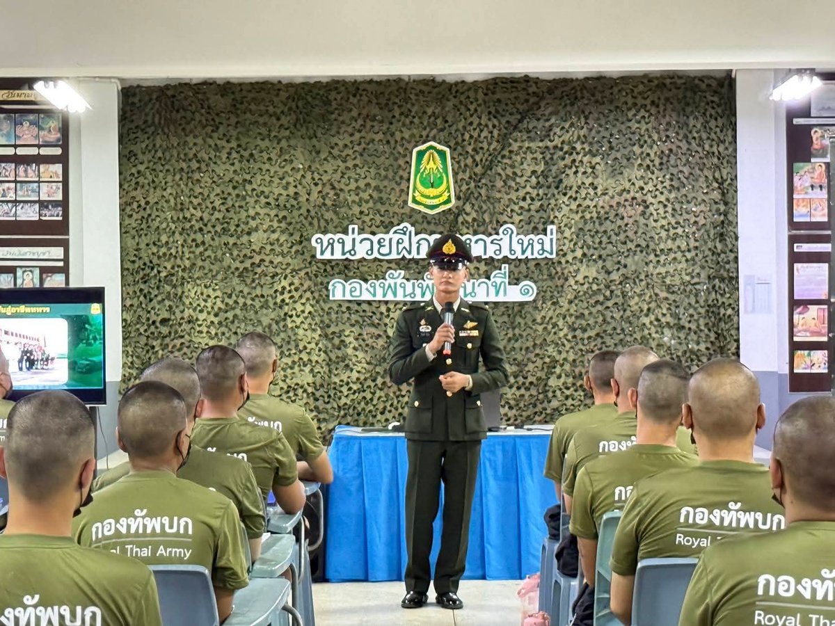 1_DevDiv's tweet image. 💂‍♂️“สานต่อความฝัน สู่เส้นทางทหารอาชีพ” 🌟

เมื่อ 10 พ.ย. 68 
(พัน.พัฒนา 1) ได้จัดกำลังพลนายสิบ ที่สำเร็จการศึกษา จาก รร.นส.ทบ. เข้าให้ความรู้การสอบเป็นนักเรียนนายสิบและแบ่งปันประสบการณ์การเป็นนักเรียนนายสิบทหารบก เพื่อให้ทหารใหม่ได้รับข้อมูลที่เป็นประโยชน์ พร้อมสร้างแรงบันดาลใจ