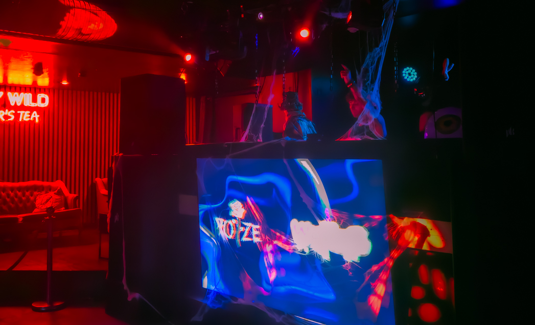 TorridClaw's tweet photo. I got more (salvaged) photos. This was WubbyG and Roze's b2b. This was my first time shooting the Velvet Room's setup. I look forward to mastering this environment!
#rave #photography #student #collegestudent #graphicdesign #edm #yyc #graphicdesignstudent #shotonsamsung https://t.co/zeGj0dOlHQ