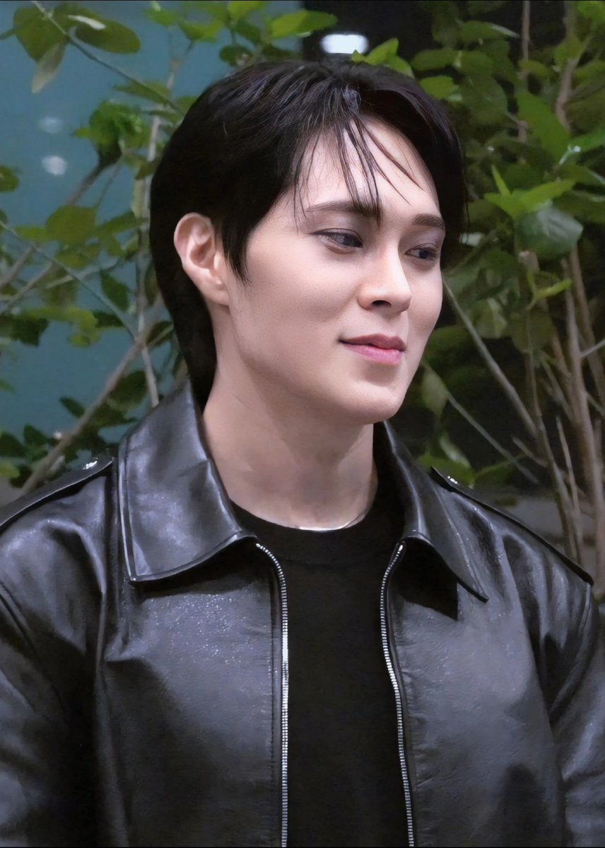 251109(밤) 뮤지컬 렌트 첫공
#이해준 퇴근길

바람살랑~ 청순미뿜뿜🩷