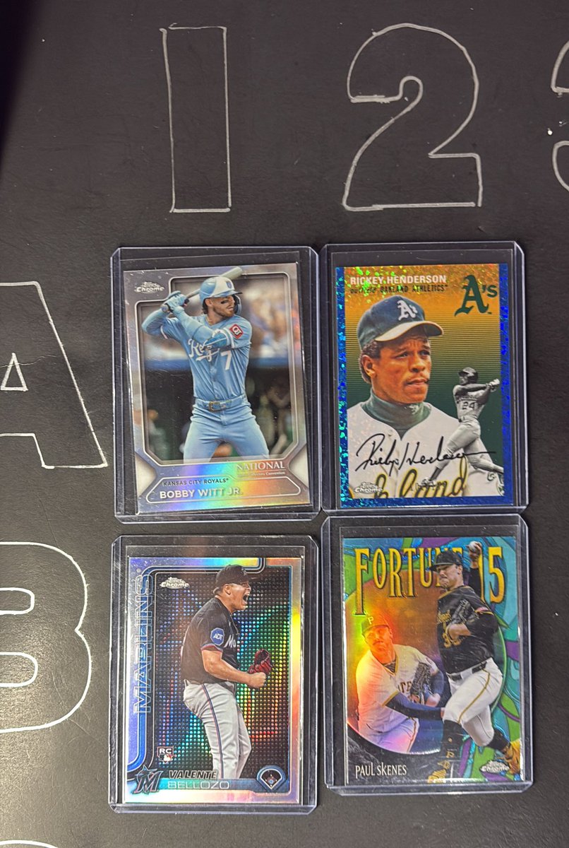 phillycardboard's tweet image. $5 Each

Henderson /199

#PCstacks
Stack til 11/14  - Check out anytime-
Shipping In bio