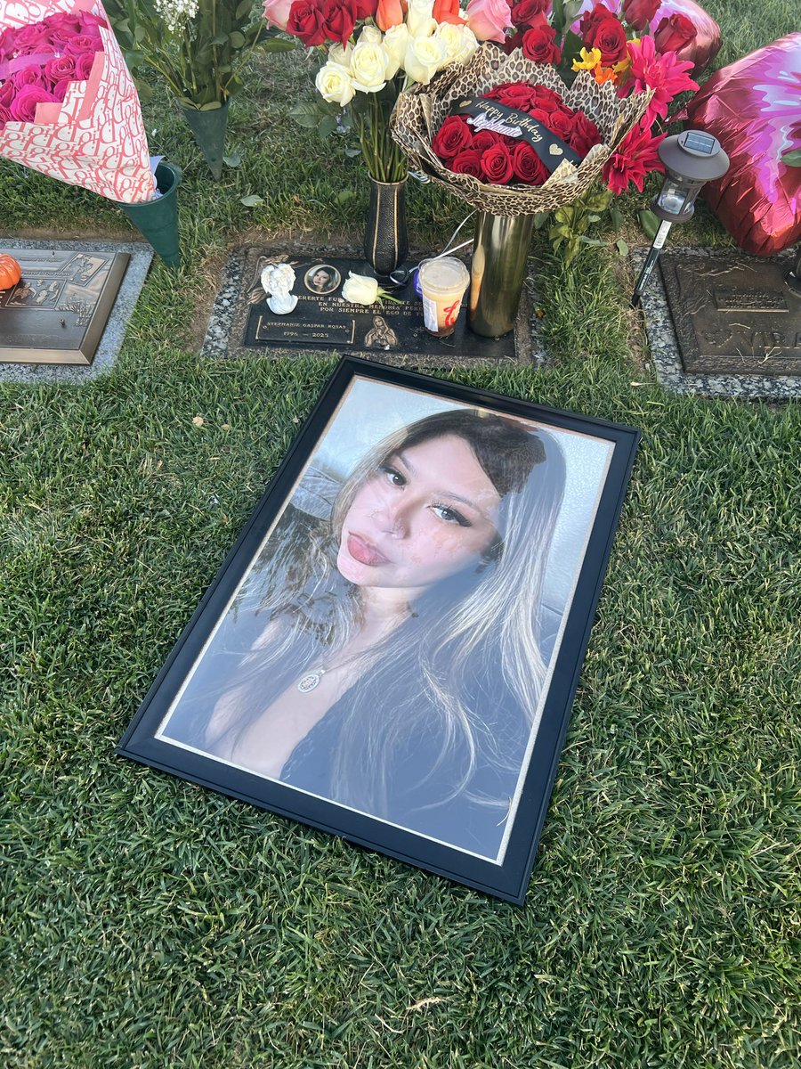 Randomshit209's tweet photo. Every chance we get we're sitting by your grave site Thinking about you, looking up in the sky Mom sits back wiping tears from her eyes We sit and talk about you&amp;she starts to cry She says how much she wants to hold you back again In her arms like before holding you by your hand https://t.co/0zIvlw35vs