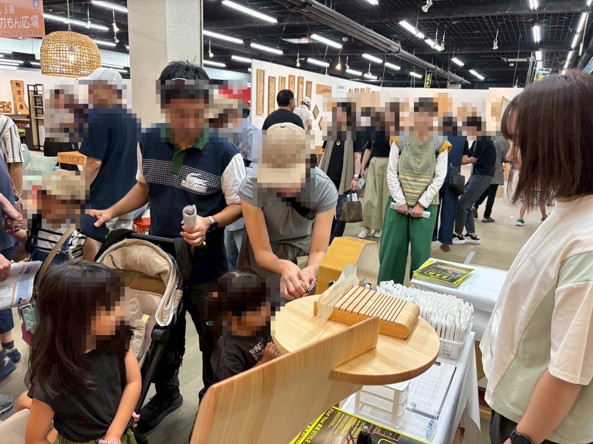 lecontebleu092's tweet photo. 2025.10
大川木工まつりの「大川木工探検！デジタルクイズラリー」のお手伝いをさせていただきました！
スマホのカメラ機能を使ったクイズ＆スタンプラリーを実施。
会場内に設置したクイズパネルを探してもらい、大川市と大川家具に関するクイズに答えていただき、抽選会を実施いたしました！ https://t.co/o2lNVtivFR