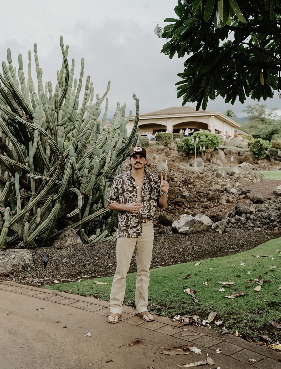 AnObservantEgo's tweet image. ⠀⠀⠀  
⠀⠀⠀  
⠀⠀⠀ ⠀⠀⠀   Island time 🤘🏻🌴