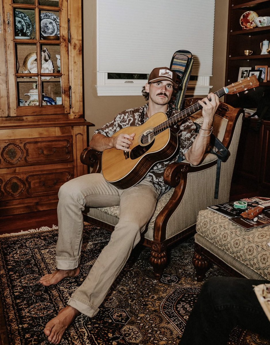 AnObservantEgo's tweet image. ⠀⠀⠀  
⠀⠀⠀  
⠀⠀⠀ ⠀⠀⠀   Island time 🤘🏻🌴