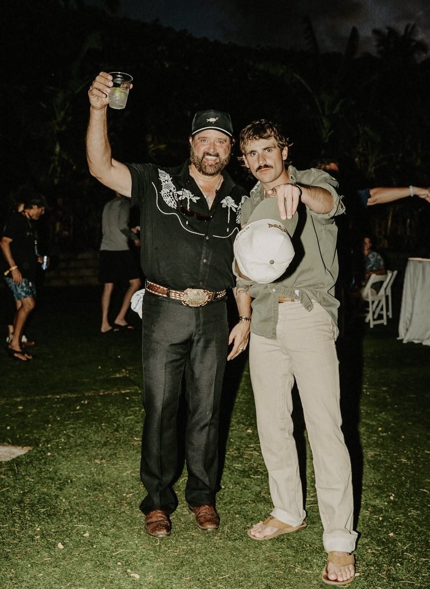 AnObservantEgo's tweet image. ⠀⠀⠀  
⠀⠀⠀  
⠀⠀⠀ ⠀⠀⠀   Island time 🤘🏻🌴