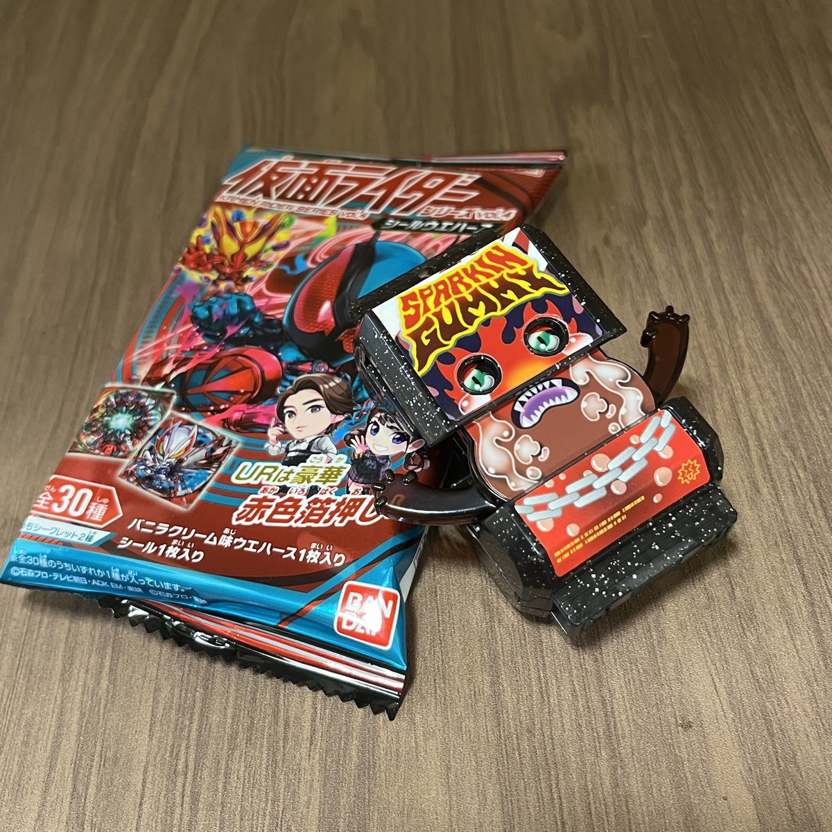 archive_iris_x3's tweet image. 働きたくなさすぎてこんな気分
でも元気出すために
ウエハースひとつ買ってみた
さて、気分は上がるだろうか…