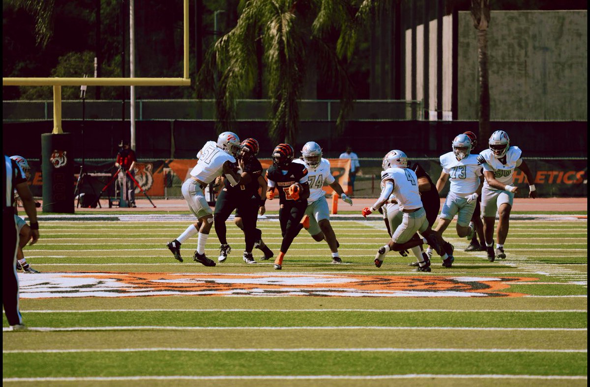 BrenaghCarl's tweet photo. Had a good season this year Not done yet tho getting Ready for this upcoming Bowl game against Fullerton 💯🐅 https://t.co/I6Aj1t58bZ