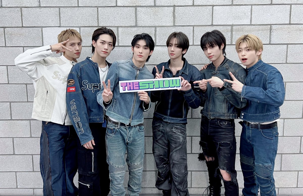 theshow_offcl's tweet photo. 와...
정말 말도 안되게 잘하는 것 같다 #82MAJOR
#더쇼 가 에티 아닌 일반 사람들이었어도
울투메 #NeedThatBass 좋아했을 거다
걱정이 많다...
#82메이저 만 사랑하게 될까봐 🙈
그러니까
에티
울투메만 봐
알았냐고오
엉덩이도 꿍싯꿍싯 흔들어주면서
페스티벌로 만들어주잖아 🪩
그니까 안아줘
。°(°.◜ᯅ◝°)°。
울투메만......
@82MAJOR_231011