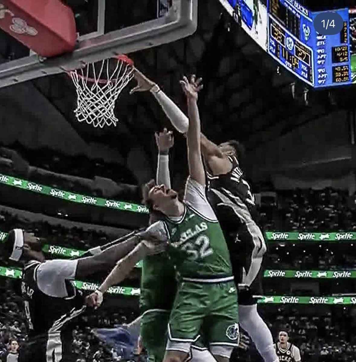 34for2's tweet photo. Giannis holy shit https://t.co/lBDLb4rbOR
