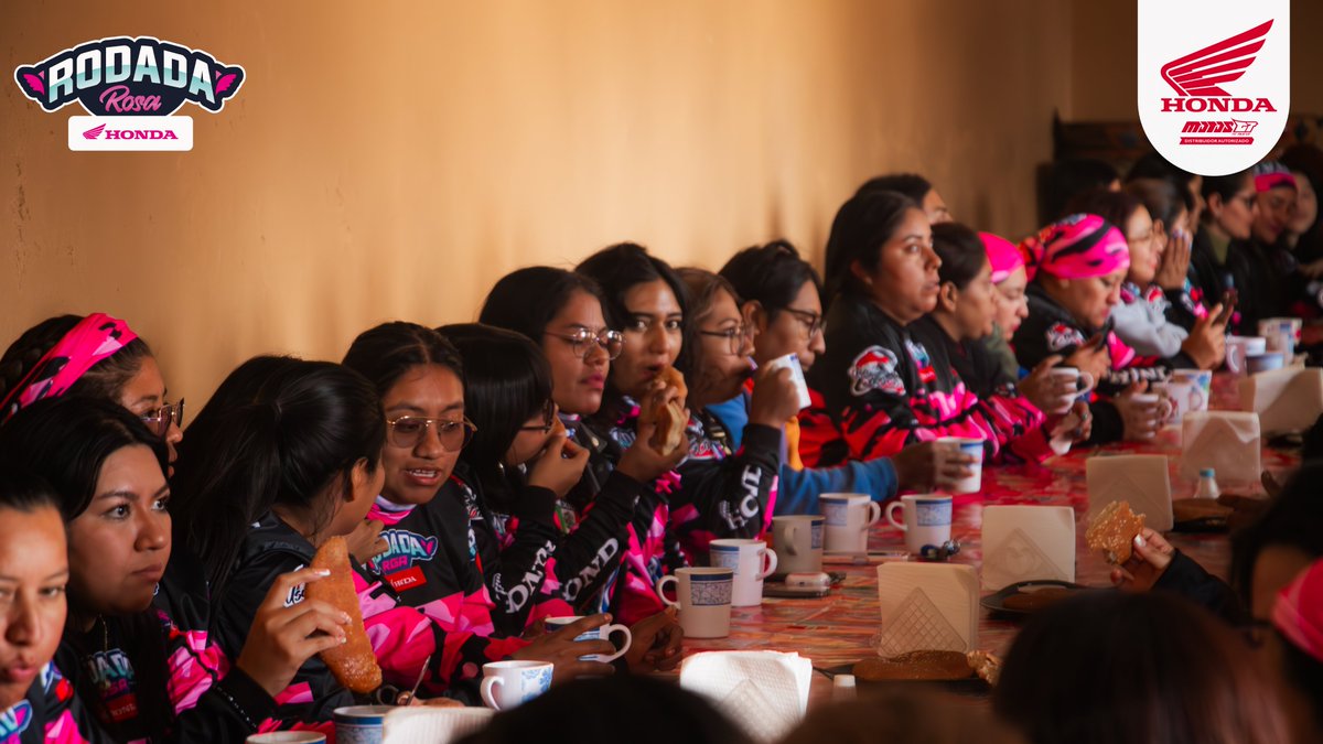 hondamotos_mx's tweet photo. ¡Oaxaca se pintó de rosa! 🎀 Gracias a los más de 150 asistentes que hicieron rugir sus motores por esta causa. ¡Mira las fotos de este increíble evento organizado por Honda Motos GT Oaxaca! 🏍✅
#RodadaRosa #hondamotosmx #hondapowerhouse #hondamx https://t.co/WtvJfIemeu