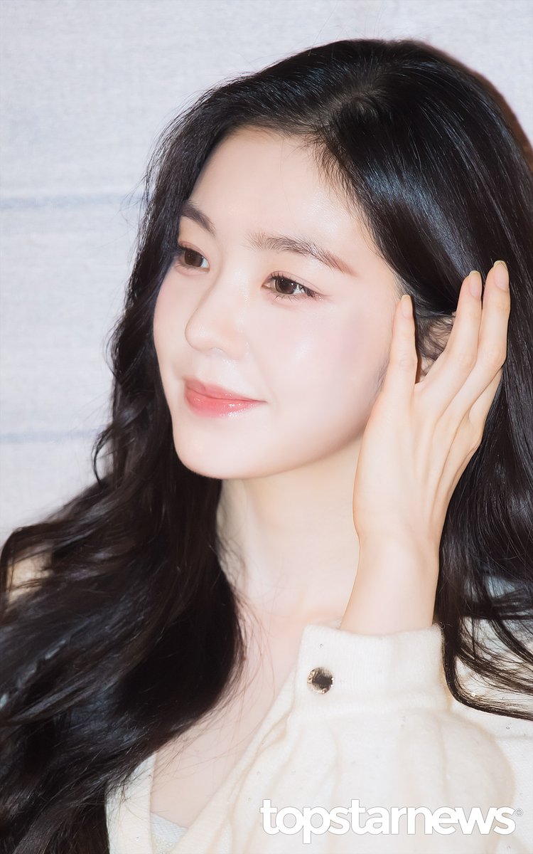 TSN_PHOTO's tweet photo. 레드벨벳 아이린, ‘웬디가 좋아하는 그 각도’ (롱샴 포토콜) [HD포토] #롱샴 #Longchamp #포토월 #프리뷰 #레드벨벳 #RedVelvet #아이린 #IRENE https://t.co/YmSz1GPnVf <- Original Photo https://t.co/NSHWfEUEKu