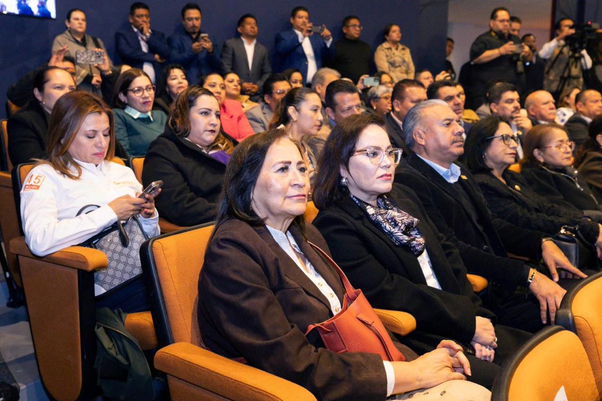 🎖️Reconoce la <a href="/UNESCOMexico/">UNESCO México</a> a maestros por sus proyectos en la campaña “¡Ármate de Valor por una Cultura de Paz!”, impulsada por el #SNTE, bajo el liderazgo del Mtro. Alfonso Cepeda. Junto a la <a href="/SSPCMexico/">Secretaría de Seguridad y Protección Ciudadana</a>, resaltaron el papel del magisterio para generar una convivencia armónica.