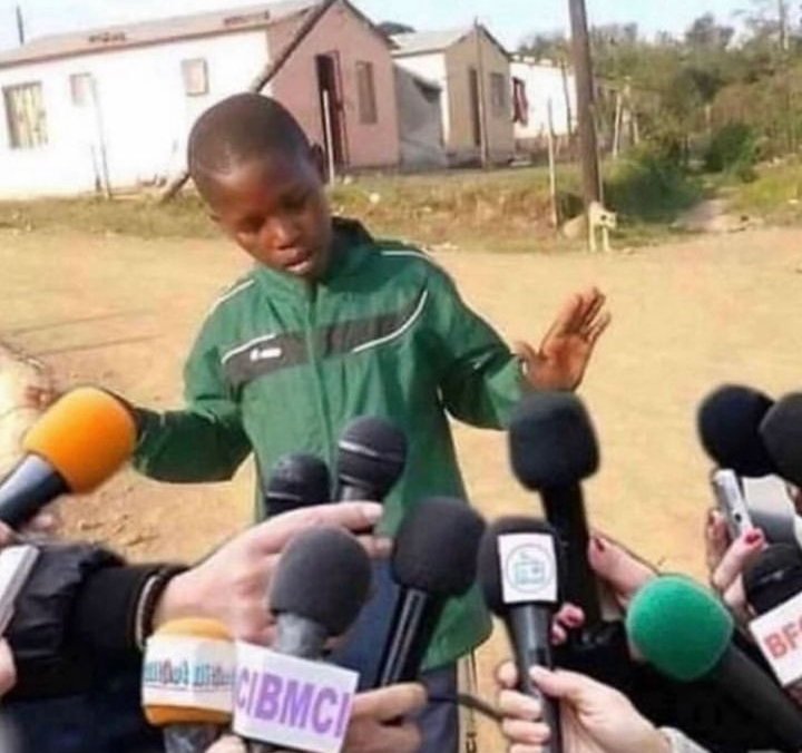 RodRheeLoaded's tweet image. We don&apos;t need that money, we don&apos;t need a loan, where&apos;s the trails of the R500B??
This R15B will disappear on thin air - it&apos;s for the complaining cadres who didn&apos;t get their fingers in the R500B Cyril said &quot;Wait comrades, I will sort you out, I will take a special loan for you&quot;🙆‍♂️