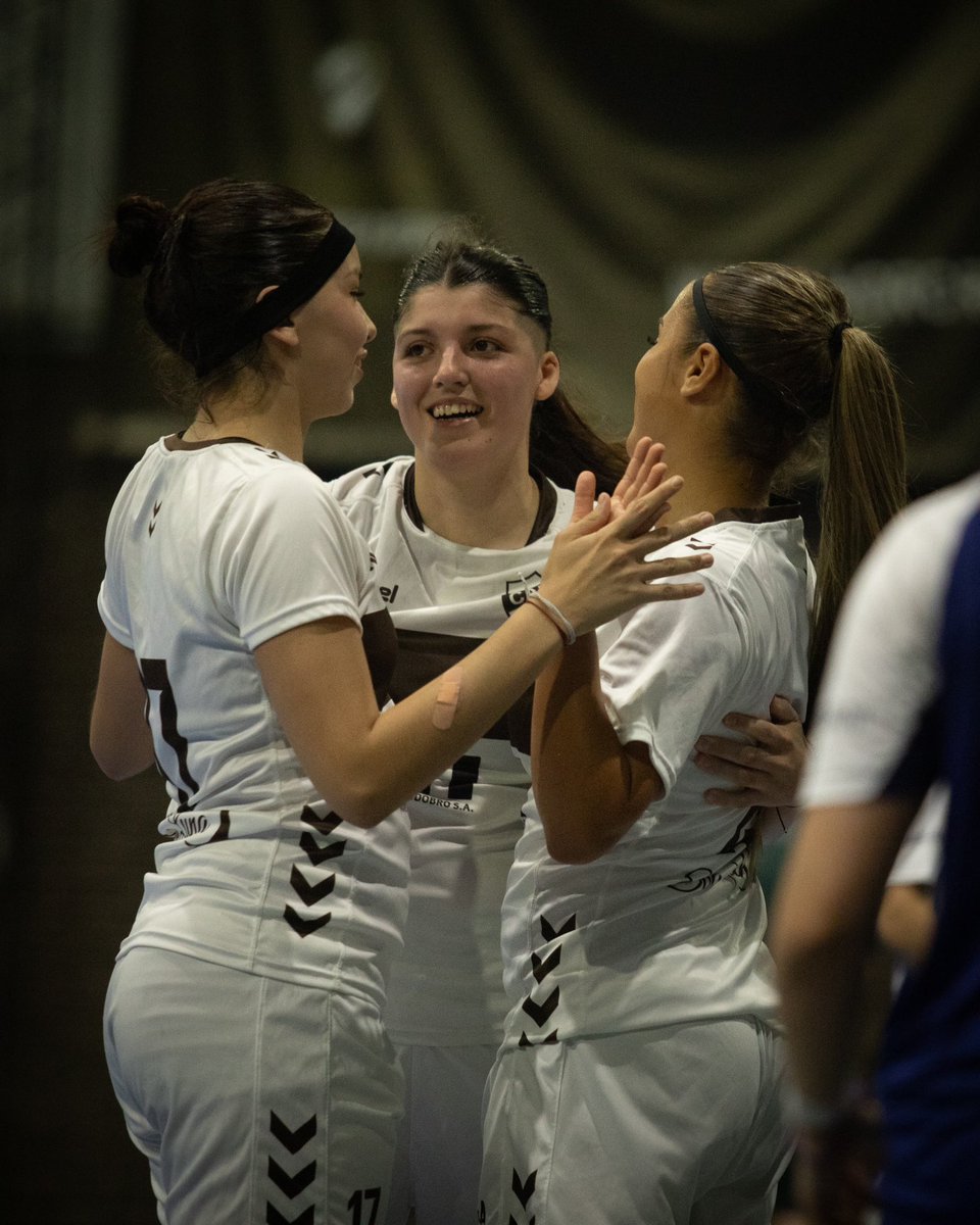 caplatense's tweet photo. [Futsal] #Femenino #AFA ✅ ¡Triunfo Calamar🦑!

💪🏽 Por la fecha 3 de la #CopadePlata, el Marrón superó 3-0 a Gimnasia (LP) en Vicente López. 

⚽️ Lucía Rosales, Celina Baques y uno en contra. 

👏🏼 ¡A seguir así!

🔜 Próxima 🆚 Pinocho (V) 

#SiemprePlatense🤎 https://t.co/37wC6I0Sdp