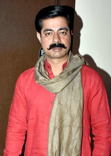 SadhaMaanus's tweet photo. The owner of this fack-check handle is Sushant Singh of Bollywood... The tweets from this account are  composed and posted by a muslim man.

See how the so-called fack-check handle is spreading fake news. 👇

#RedFortBlast
#IslamicTerrorism
#DelhiUnderAttack https://t.co/RegHZGWeQ9