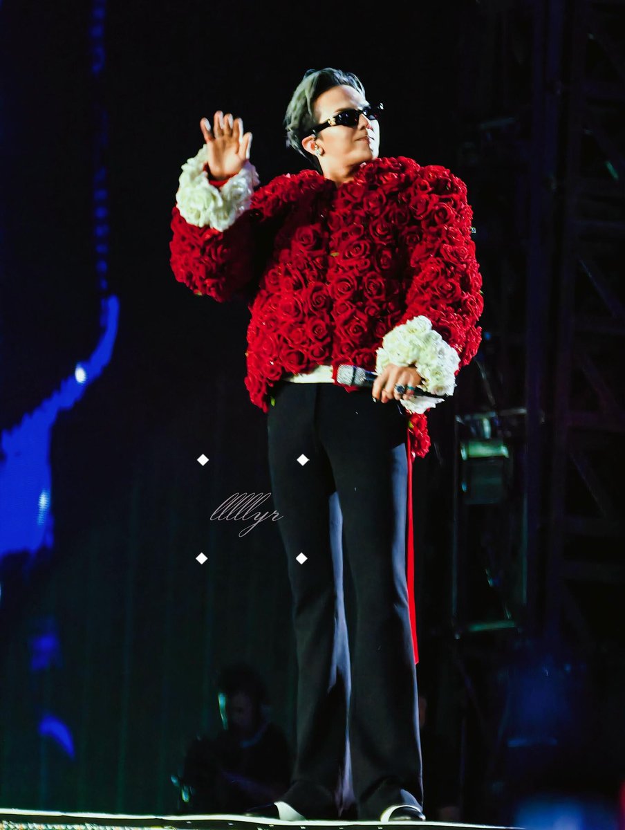 ZashikiforGD's tweet photo. 🌹

#GDRAGON #GD #지드래곤 #지디  #gdragon_übermensch 
#GDRAGON2025 https://t.co/N8aoQ2bwFS