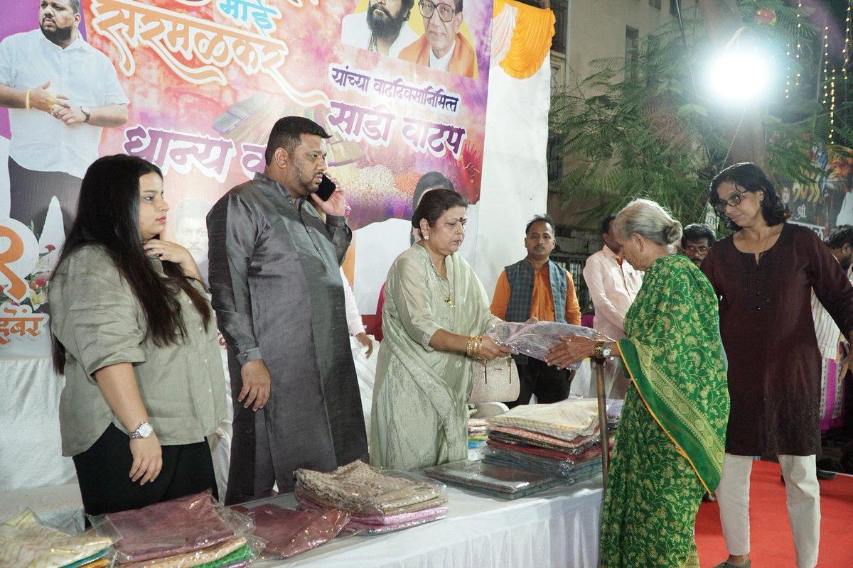 "वाढदिवसाची खरी सुरुवात समाधानाने...!"

या वर्षी वाढदिवस साजरा करण्याचा हेतू फक्त केक-कँडलपुरता मर्यादित न ठेवता, समाजातील आपल्या लोकांच्या चेहऱ्यावर आनंद आणण्याचा होता.

आणि हाच विचार प्रत्यक्षात उतरला,
विभाग क्रमांक ७ मधील माझ्या कार्यकर्त्यांच्या अथक परिश्रमातून.

माझ्या