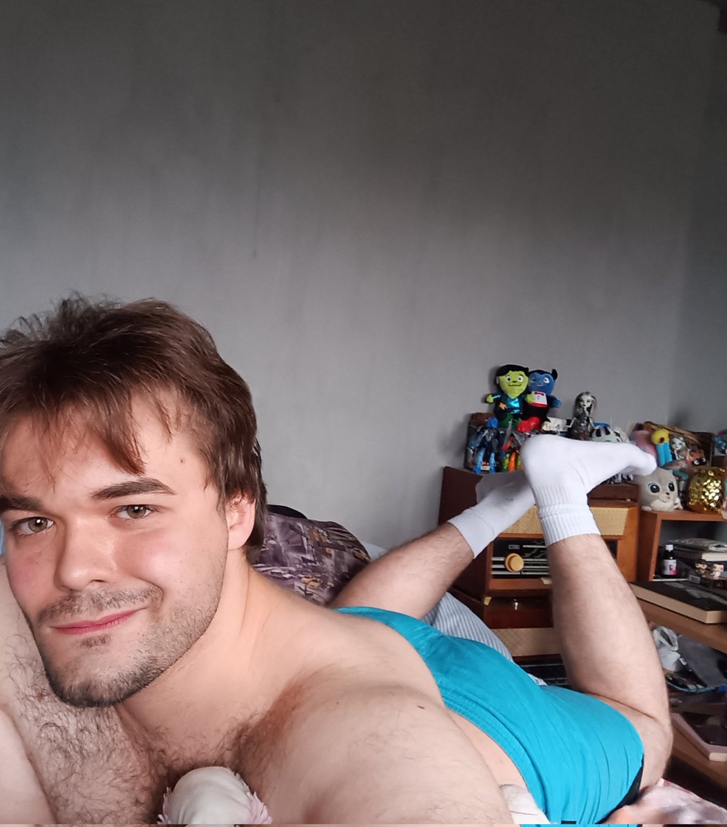 ambrrozzy's tweet photo. ktoś mi powie o co chodzi 😭 wrzuciłem totalnie basic zdjęcia na story, a ludzie się na nie rzucili 😖🫣 https://t.co/OJD5ACwOVr