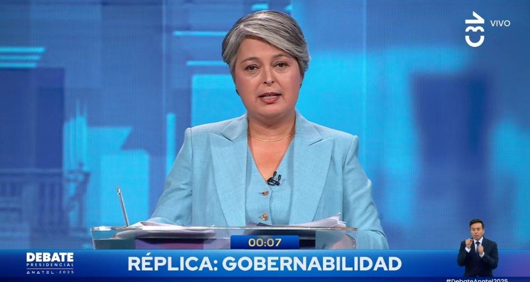 💬 #DebateAnatel2025 | Jeannette Jara: "Que cada familia pueda llegar a fin de mes y vivir en un barrio más seguro, ese es mi compromiso con ustedes y así como cumplí con la reforma de pensiones trabajaré duro para esto".