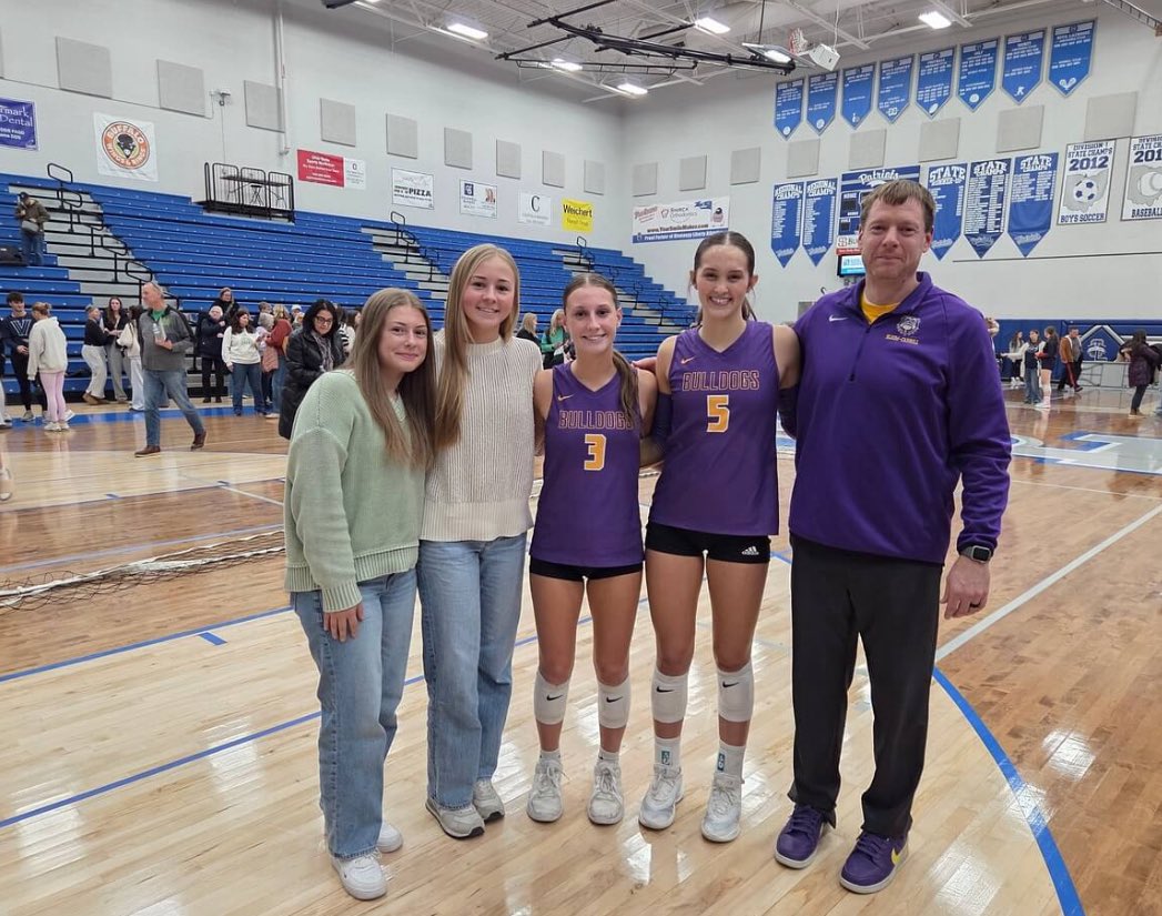 BCBulldogsVB's tweet image. Fun night at the Central District Senior All-Star match. Picking up awards and participating in the game💜🏐💛
