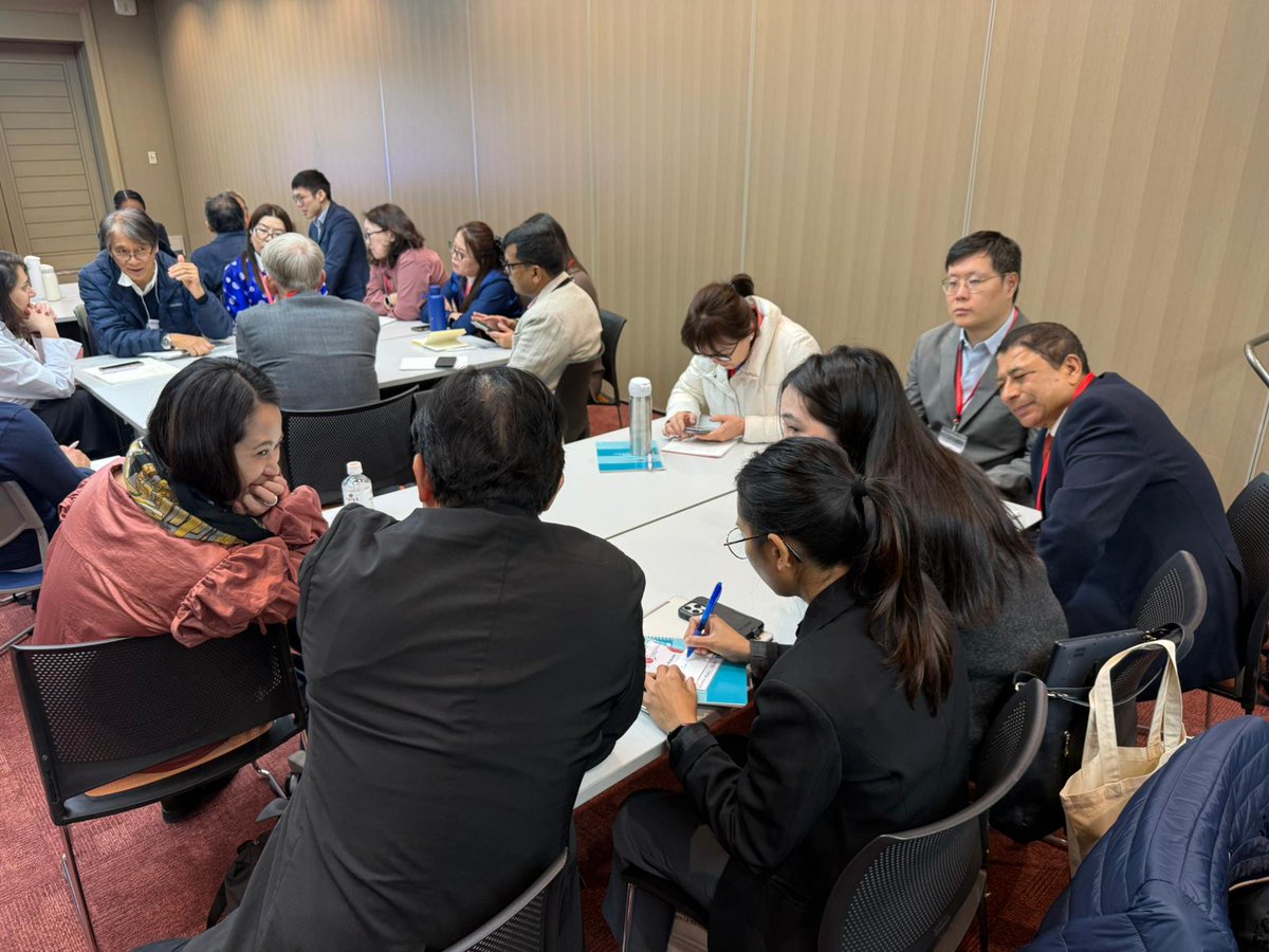 APEAeval's tweet image. Hands-on learning in Workshop 1! #VfMws ✋📌

Participants are working in groups to design and analyze economic evaluation approaches, exploring cost-effectiveness and real-world decision-making.

#APEAConf2025 #ValueForMoney