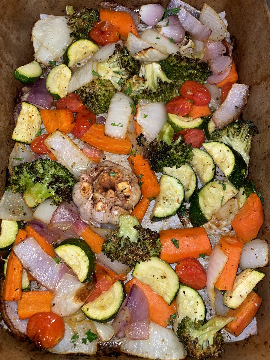 alicialikekeys_'s tweet photo. Meal prep night, just getting started💕
#chef #shecooks #lethercook #wifematerial #grateful #goodeats #explore #foryou https://t.co/IRzcZOb4wQ