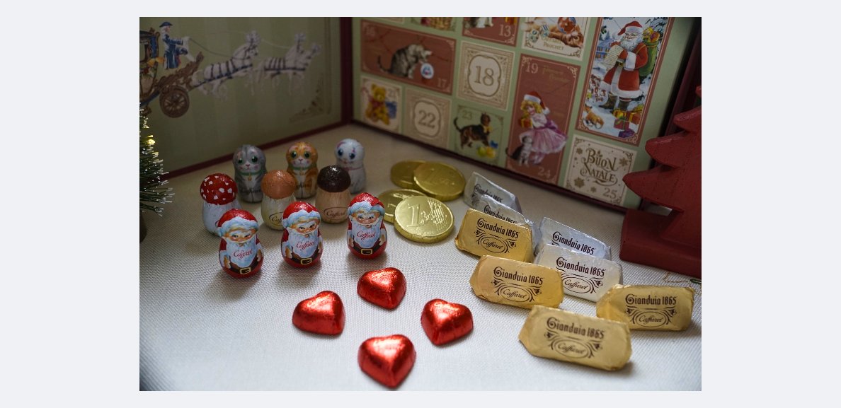 caffarel_choco's tweet photo. 【クリスマス2025】チョコレートブック
カファレルのチョコレートカレンダーは、クリスマスまでの25日間、アソートされたチョコレートを好きな場所にセットできる楽しみもあるんです♡
開ける人の笑顔を思い浮かべながら準備する時間も、
クリスマスの楽しみのひとつです🎄
🔗https://t.co/s7hzmd5t5E https://t.co/IyRcoGwPKV