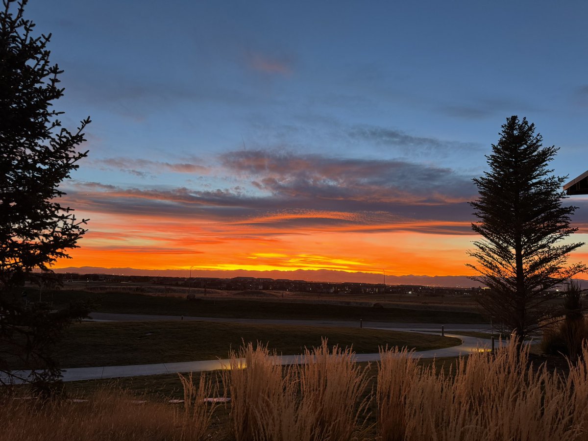 JohnsonKevink's tweet image. Great 1st day to start #DeltekProjectCon and host city of #denver treated us to a spectacular #sunset to wrap up the day. Looking forward to the rest of the conference