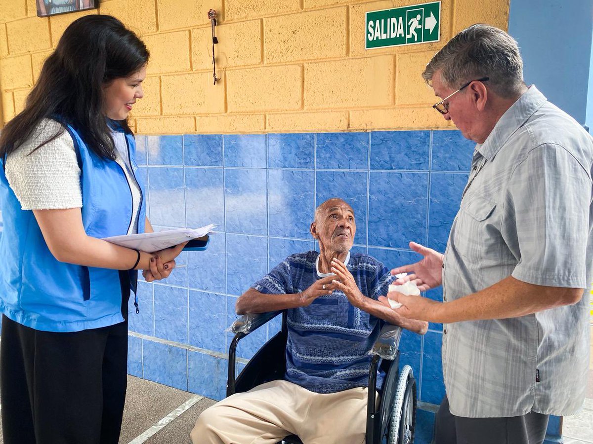 DASEAlcaldiaGye's tweet photo. El programa Esperanza Ciudadana sigue llegando a cada rincón de Guayaquil 💙

Hoy, 12 adultos mayores de la Casa Hogar de Paz, en el Guasmo Sur, recibieron atención y apoyo con dignidad y calidez humana, al recibir 12 sillas de ruedas 👨‍🦽 .

@alcaldiagye 
@aquilesalvarez https://t.co/0Xgyrq80W1