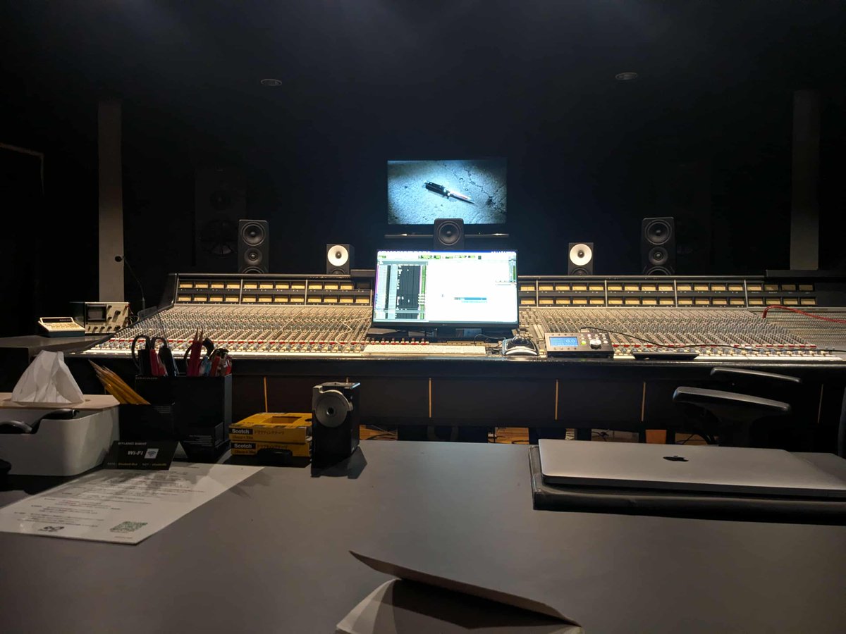 今年の夏からある長編映画の劇伴（score）を手がけていました。写真はこの間の最終ミックス！作品はもうすぐ完成するらしいです。45分以上の音楽を作ったので、皆さんに届けるのを楽しみにしています！
<a href="/gregory_germain/">Gregory Germain</a> <a href="/WestieSeb/">Westie Seb</a> #fadercrafters