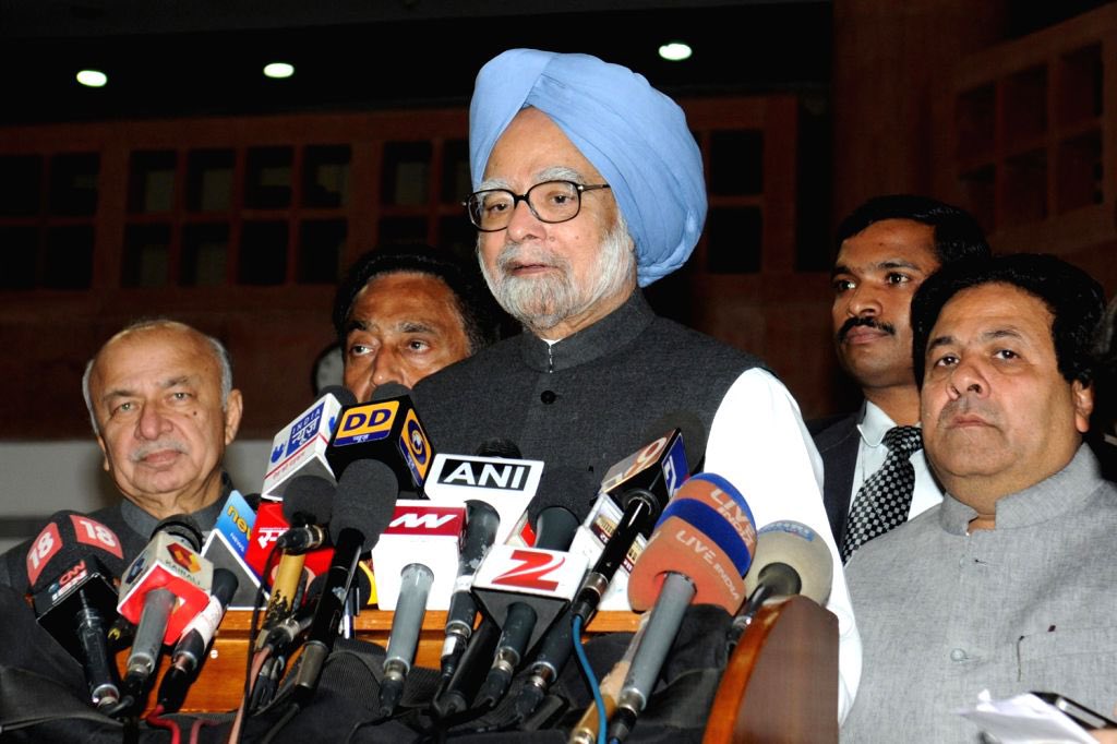 HenrySingh_x's tweet photo. @narendramodi Manmohan Singh after 26/11 
Meanwhile shameless PM Modi on a Bhutan trip after Delhi Blast. https://t.co/KrKs57dOI0
