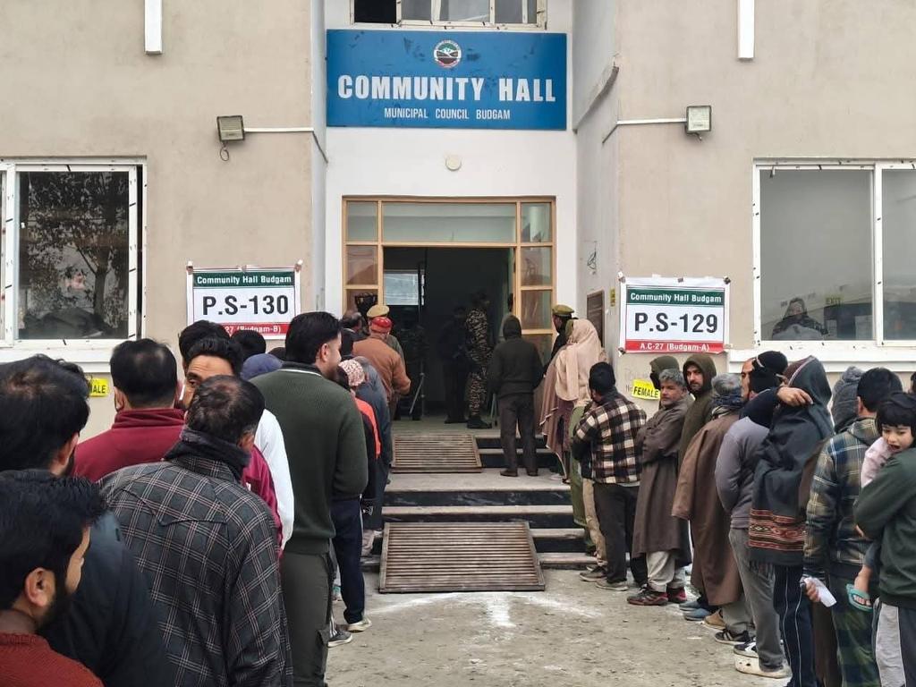 farooqgbly's tweet photo. Braving freezing temperatures, the people of Budgam turned out to vote, reaffirming their unwavering faith in democracy. Every vote cast in the valley is a powerful message of hope, participation, and pride in being part of Indiaโs democratic journey. ๐ฎ๐ณ๐ณ๏ธ #BudgamBypoll #Kashmir https://t.co/6yP9c6GEWy