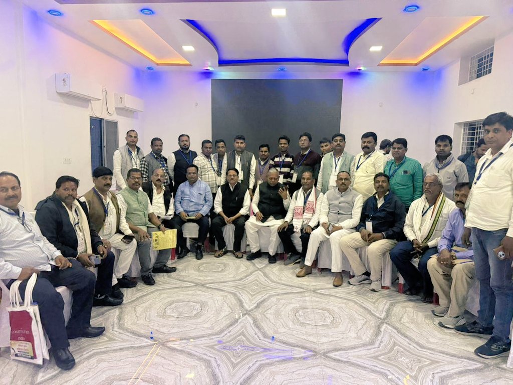 कल से शुरू हुई 9 दिवसीय प्रशिक्षण श्रृंखला के अंतर्गत हर दिन तीन जिलों के #काँग्रेस पदाधिकारियों को प्रशिक्षित किया जाएगा। इसी क्रम में पहले दिन लातेहार, पलामू और गढ़वा जिलों के जिला अध्यक्षों, पर्यवेक्षकों, प्रखंड एवं मण्डल अध्यक्षों का प्रशिक्षण आयोजित किया गया।

इस प्रशिक्षण