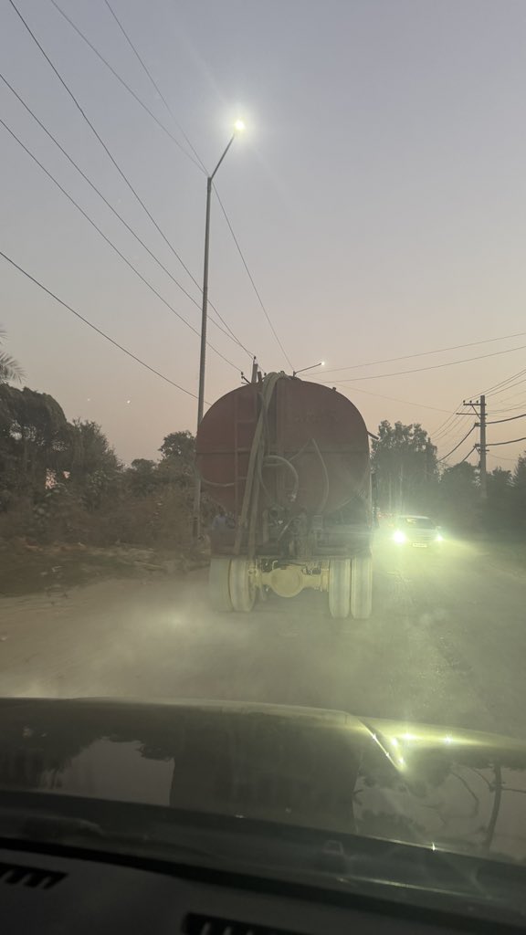 DhirendraKumar7's tweet photo. Severe dust pollution from RMC plant in Sector 79, Gurugram! Air quality has collapsed, people are falling sick, AQI in emergency zone.Authorities must act now!

@DC_Gurugram @OfficialGMDA @HspcbS @CAQM_Official @cmohry @NayabSainiBJP @CPCB_OFFICIAL 

#Gurugram #AQI #Pollution https://t.co/LOMuVfuVDz