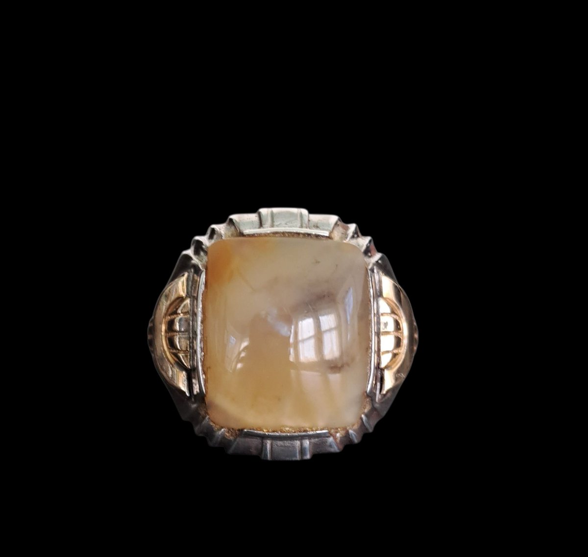 Straight8V's tweet photo. This handsome 1940's ring is ready to mix it up with your vintage wardrobe. Ring is 10K GF and 120 sterling silver. Size 11.25 and in good condition. For more info click: 
  https://t.co/DkNrAVakd6 https://t.co/vT7KQfPpvK