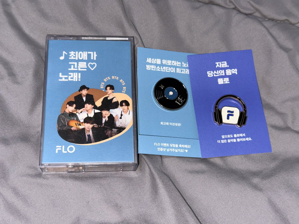Iovesickkk's tweet photo. 방탄 방탄소년단 bts 미니포토카드 케이스 (포토카드는 없습니다), 플로 최고래 뱃지 (포토카드는 없습니다), 매직샵 정국 포토프롭 양도합니다 https://t.co/VypcDWhK9R
