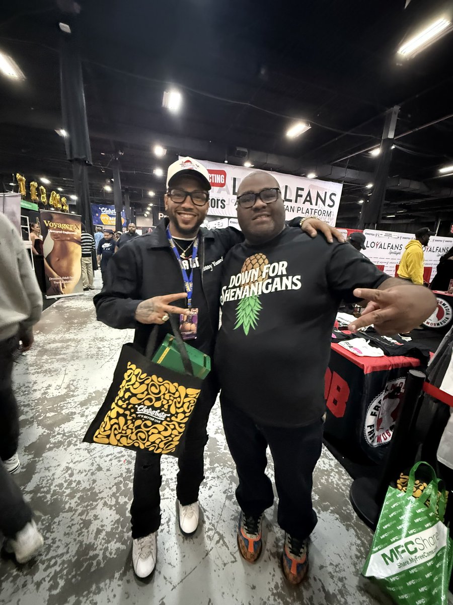 IamMilanJohnson's tweet image. When I link with my bro, @MACANAMAN1 , it’s never small talk. 💼 #bigtalkonly #goodvibesonly #macanamondays #exxxotica